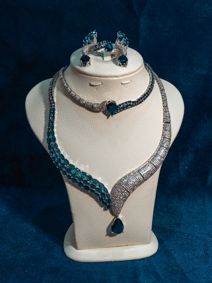 Parure Saphira Étoilée – Saphirs Bleus & Zircon Éclatant